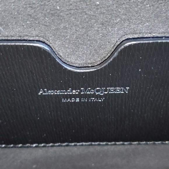 Alexander McQueen- Black Twist-lock Fastening Shoulder Bag - Picture 10 of 15